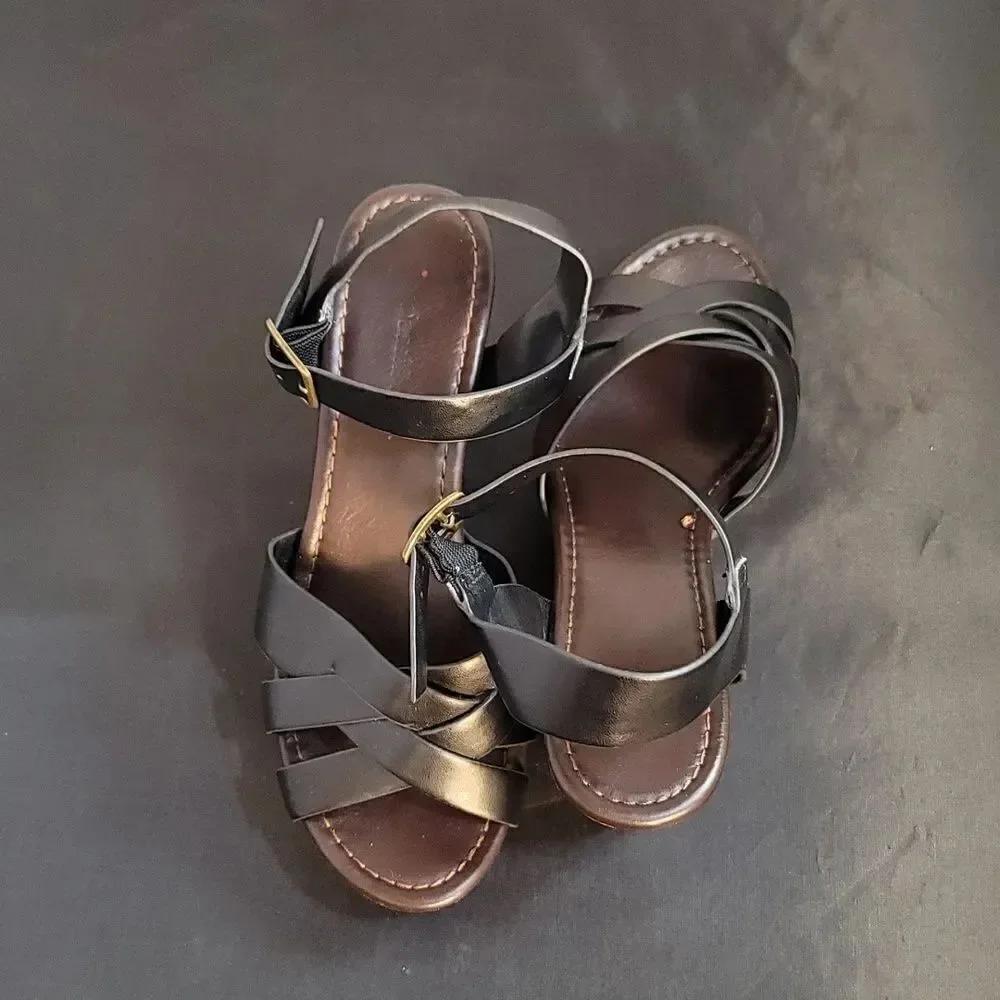CITYCLASSIFIED ANKLE STRAP ADJUSTABLE BUCK CRISSCROSS OPEN TOE WEDGE SANDAL